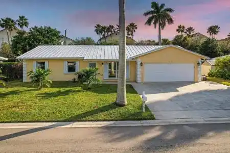 120 Park Lane, Hypoluxo, Florida 33462, 3 Bedrooms Bedrooms, ,2 BathroomsBathrooms,Rental,For Rent,Park,RX-11048085