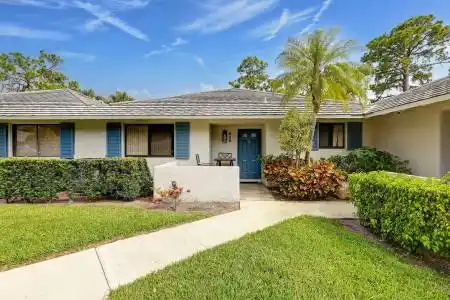 526 Club Drive, Palm Beach Gardens, Florida 33418, 2 Bedrooms Bedrooms, ,2 BathroomsBathrooms,Rental,For Rent,Club,RX-11048360