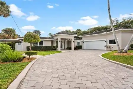 714 Lake Drive, Lantana, Florida 33462, 4 Bedrooms Bedrooms, ,4 BathroomsBathrooms,Rental,For Rent,Lake,RX-11049147