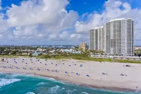 2700 Ocean Drive, Singer Island, Florida 33404, 2 Bedrooms Bedrooms, ,2 BathroomsBathrooms,Rental,For Rent,Ocean,RX-11090673