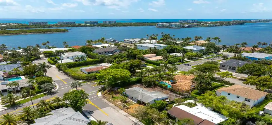 Property outline 7935 s Flagler 1