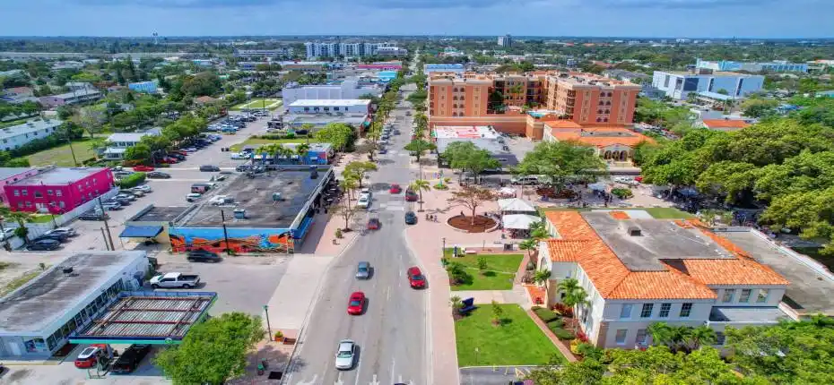 Downtown lake worth beach