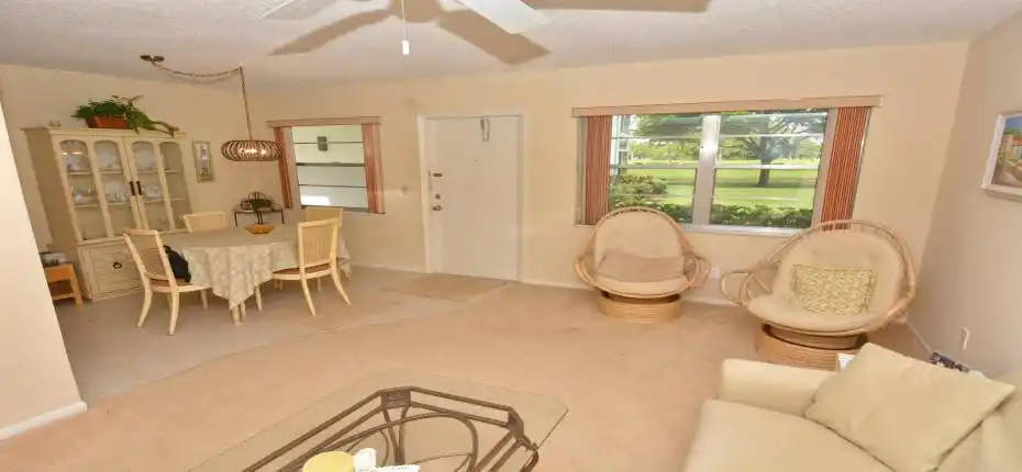 DSC_6352.JPG - V 2105  - N