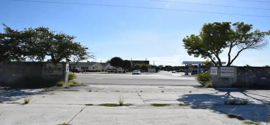 1666 N Old Dixie Hwy