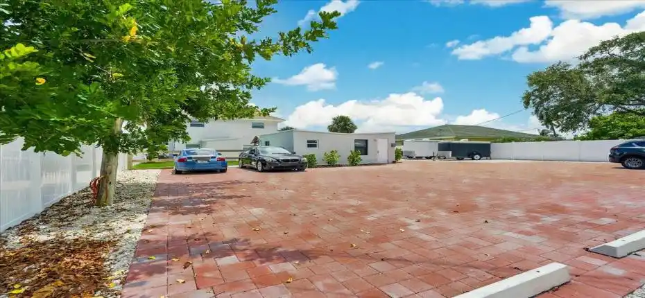 42-305 Cypress Drive-42