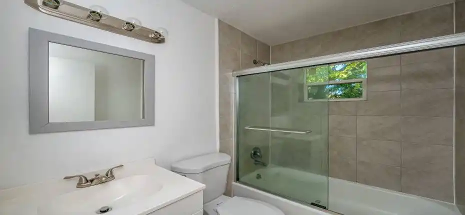 19-web-or-mls-2108-avenue-e