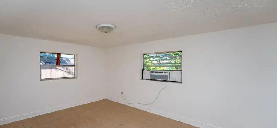 18-web-or-mls-2108-avenue-e