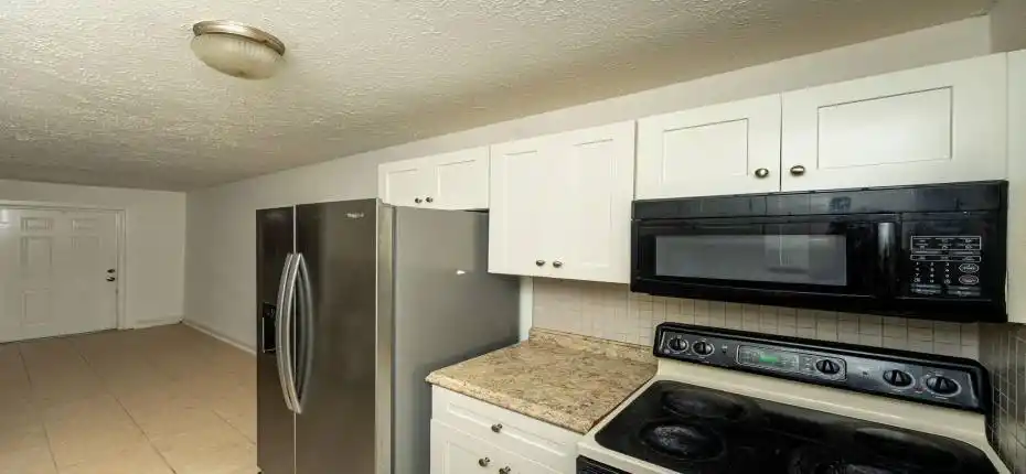 25-web-or-mls-2108-avenue-e