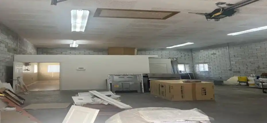 warehouse garage w office