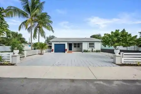 424 B Street, Lake Worth Beach, Florida 33460, ,Residential Income,For Sale,B,RX-11140555