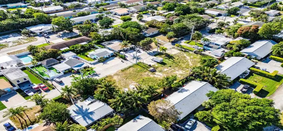 006-1911HolmanDrive-NorthPalmBeach-FL-33