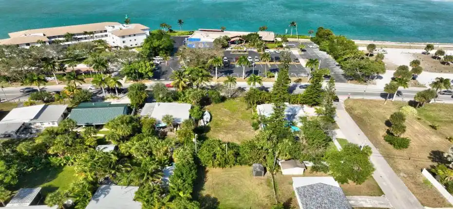 NEAR OCEAN, RESTAURANTS, PARKS