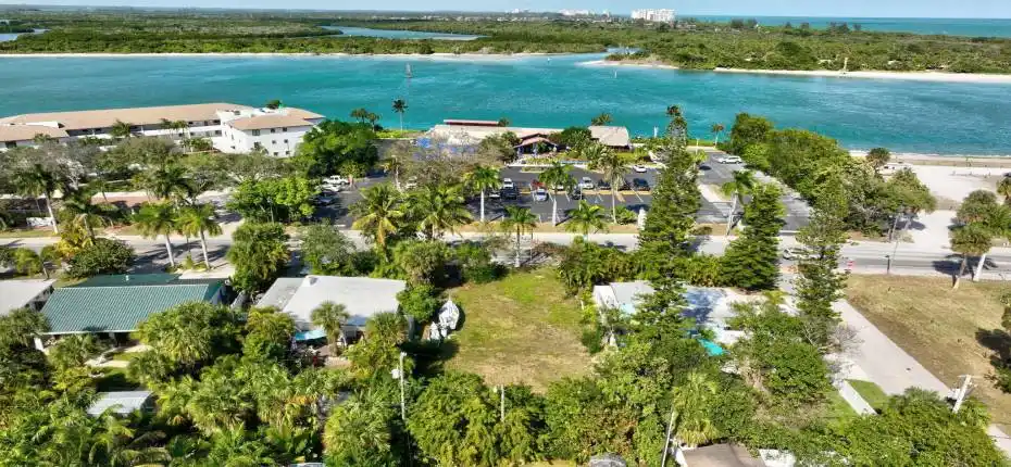 EXCELLENT LOCATION..........