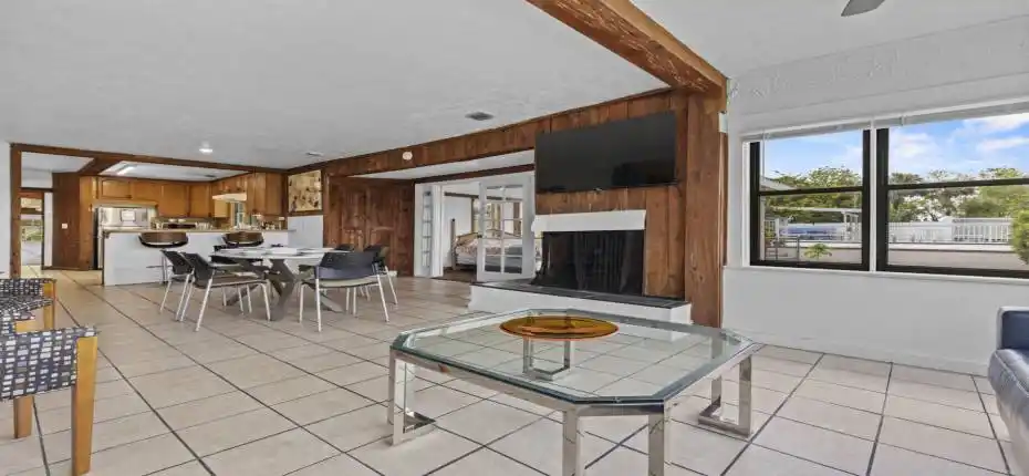 14601 Orange Ave_010