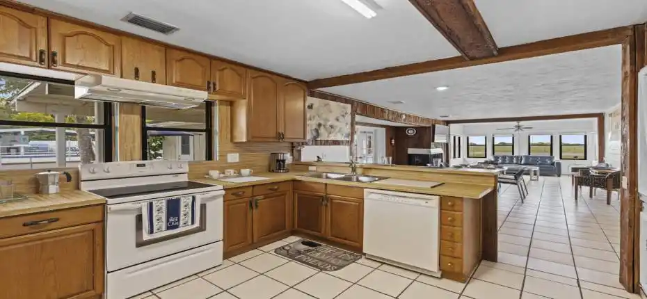 14601 Orange Ave_014