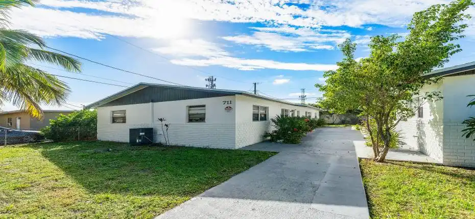 002-711TrumanStreet-LakeWorthBeach-FL-33