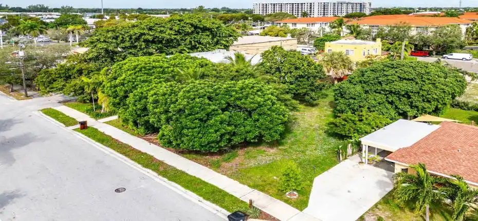 008-338CornellDrive-LakeWorthBeach-FL-33