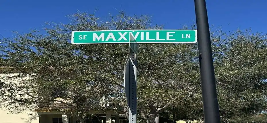 Maxville Lane and Ruskin Drive