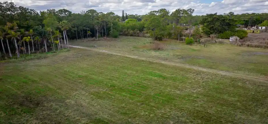 11_3852_161st_Terrac_N11_mls