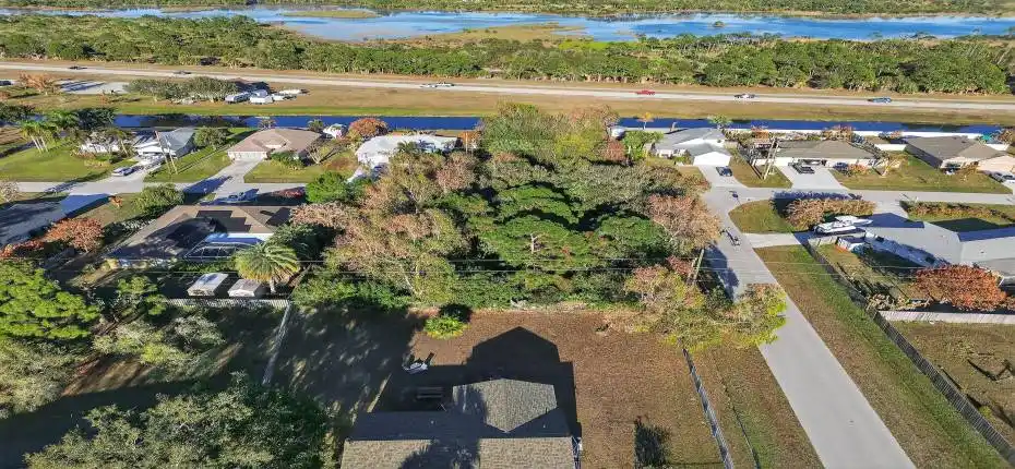 1898SENButtonwoodDrAerials(6)