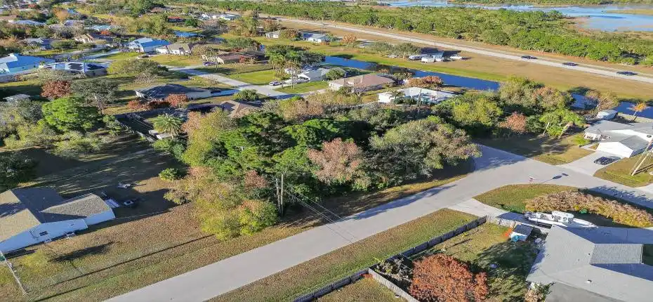 1898SENButtonwoodDrAerials(5)