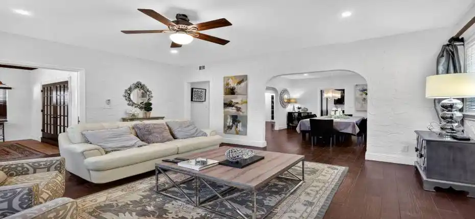 520 34th living areas