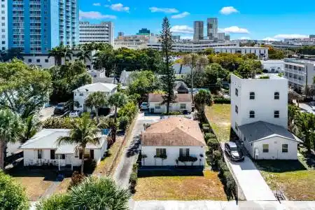 318 Lakeside Court, West Palm Beach, Florida 33407, ,Residential Income,For Sale,Lakeside,RX-11164582