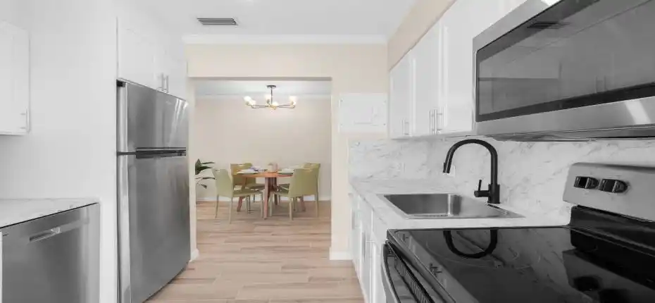 1 Bed / 1 Bath - Kitchen