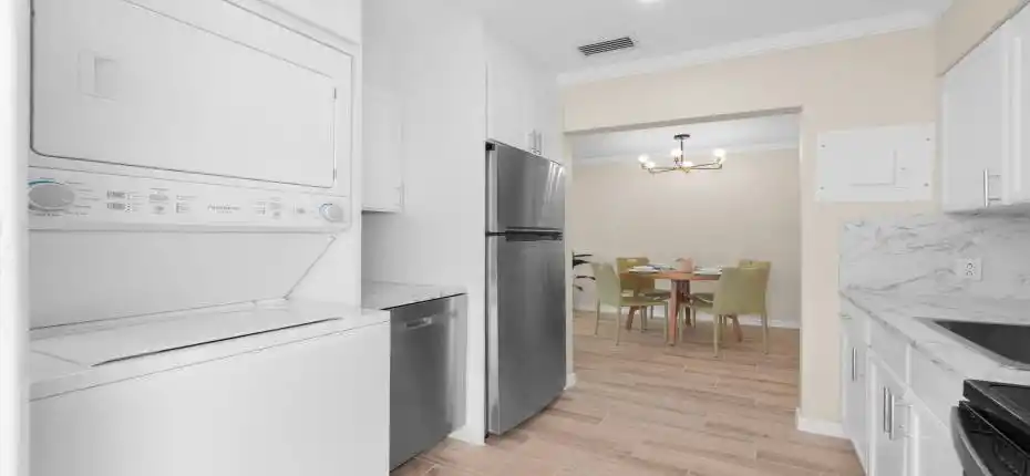 1 Bed / 1 Bath - Kitchen