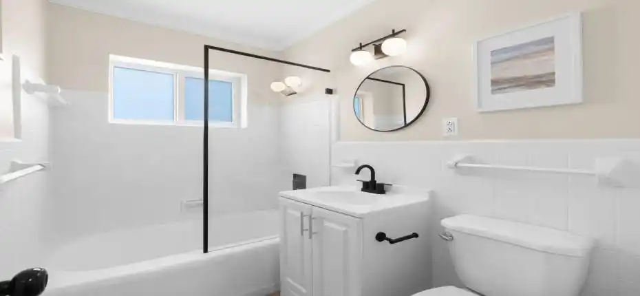 1 Bed / 1 Bath - Bathroom