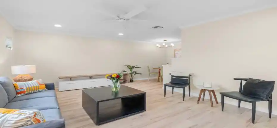 1 Bed / 1 Bath - Living Room