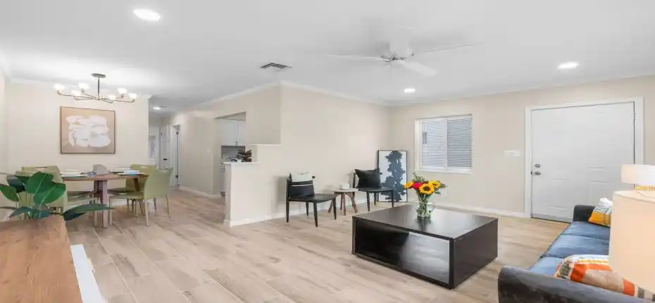 1 Bed / 1 Bath - Living Room