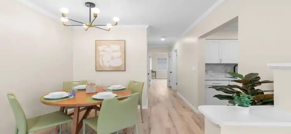 1 Bed / 1 Bath - Dining Room