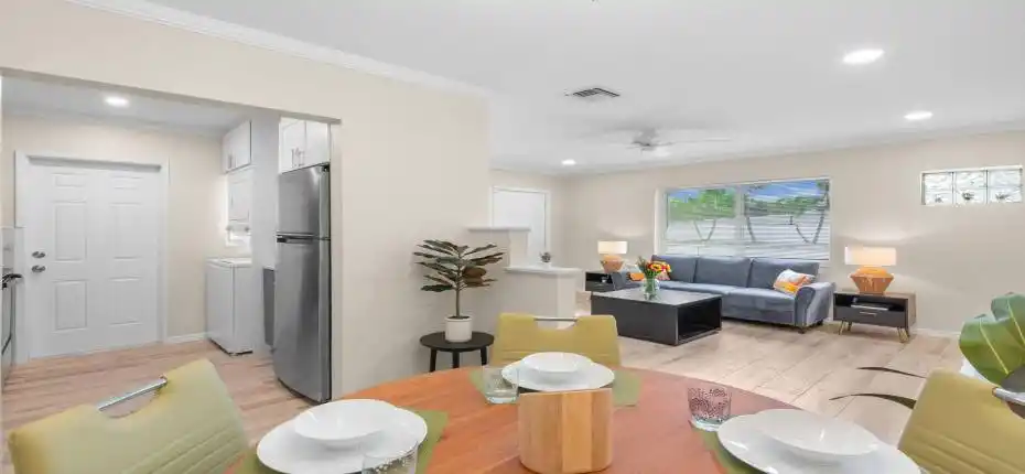1 Bed / 1 Bath - Dining Room