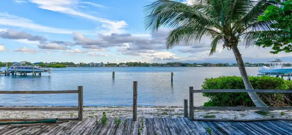 114WRiversideDrive(18)a