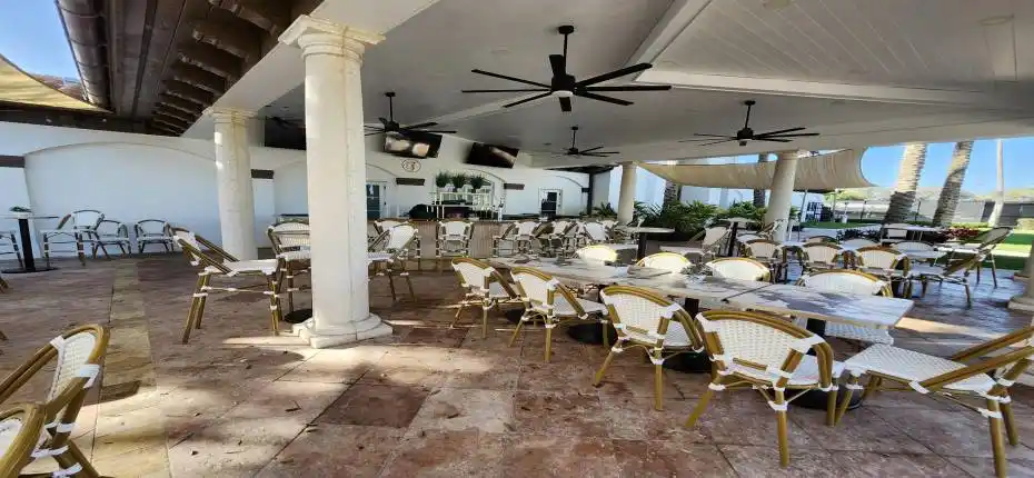 Outdoor bar/cafe area