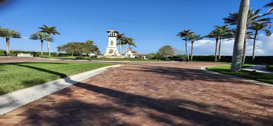 Tesoro Club entrance